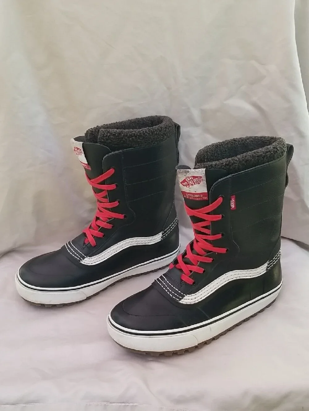 Vans Men's 11 Rare Standard Mid Waterproof Fleece Lined Boots 22